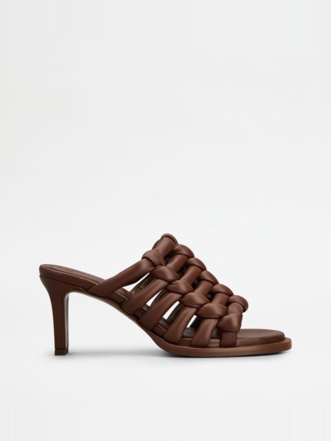 MULES IN NAPPA LEATHER - BROWN