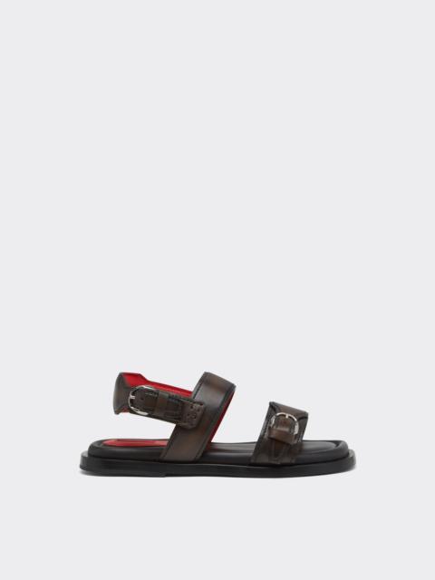 Flat Sandal in Leather