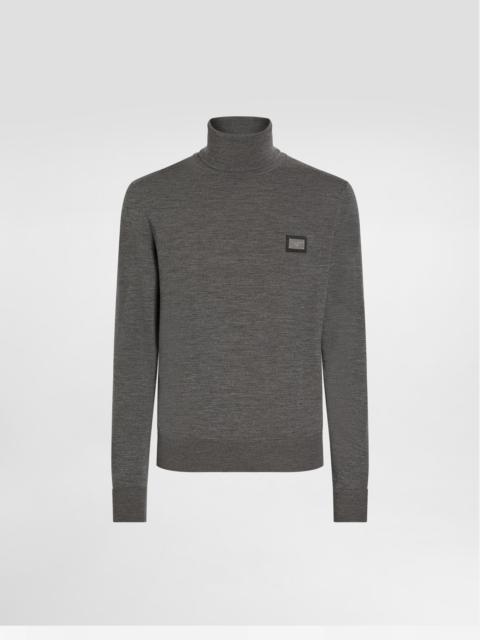 Wool turtle-neck sweater with branded tag