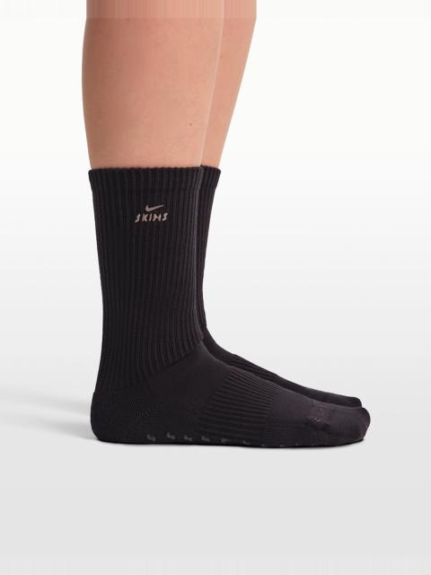 NikeSKIMS Women's Dri-FIT Pilates Grip Crew Socks (1 Pair)