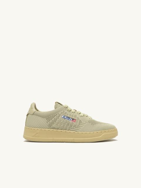 MEDALIST EASEKNIT LOW SNEAKERS IN HAY KNIT