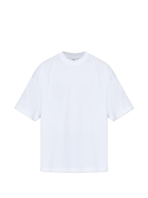short-sleeved T-shirt