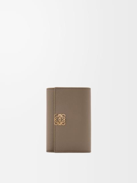 Anagram small vertical wallet in pebble grained calfskin