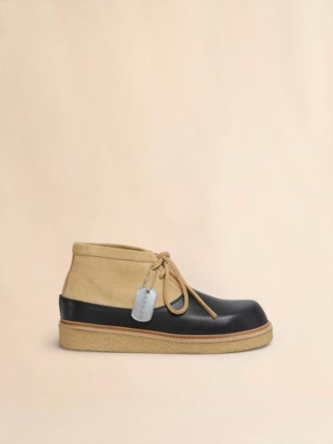 BLACK AND BEIGE LEATHER DESERT BOOT WITH PARA RUBBER SOLE