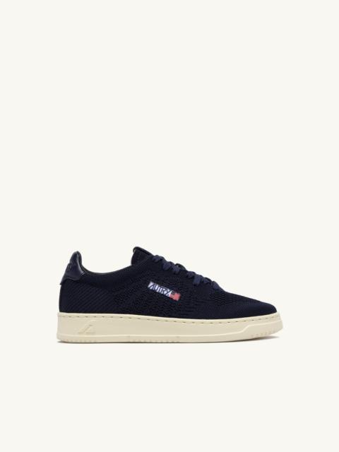 MEDALIST EASEKNIT LOW SNEAKERS IN SPACE BLUE KNIT