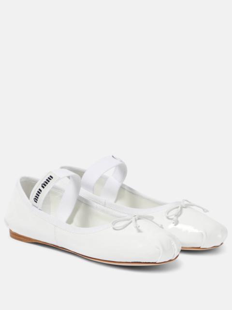 Logo patent leather ballet flats