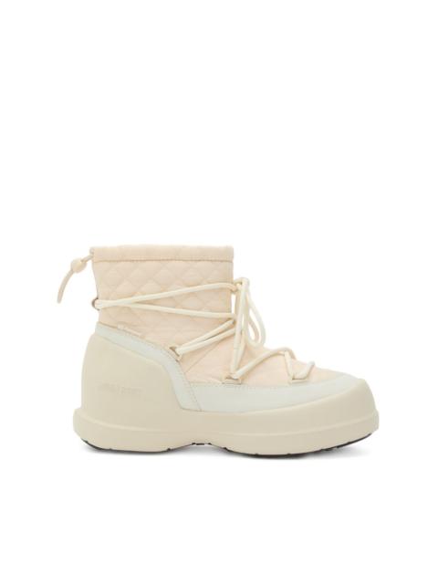 Mezzaluna quilted boots