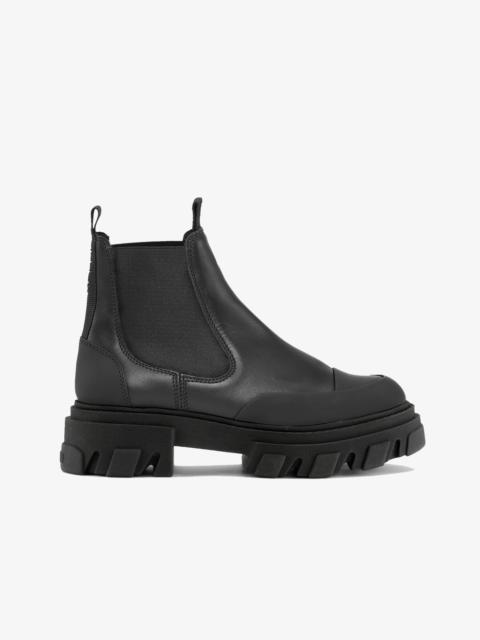 BLACK CLEATED LOW CHELSEA BOOTS