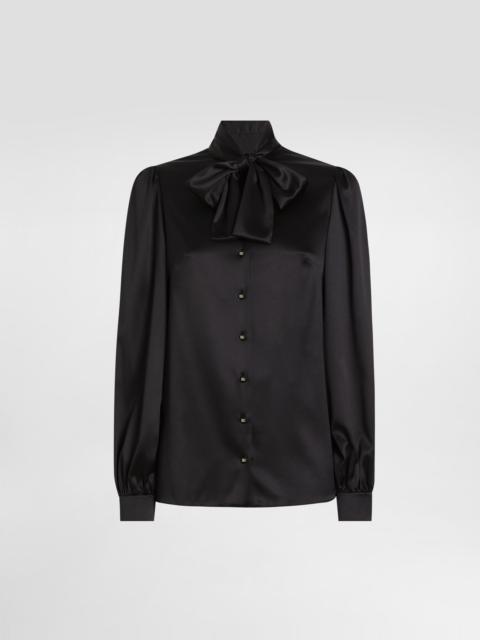 Satin shirt with pussy-bow