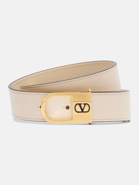 VLogo leather belt