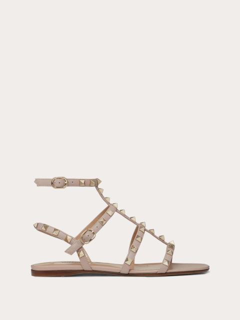 ROCKSTUD FLAT CALFSKIN SANDAL WITH STRAPS