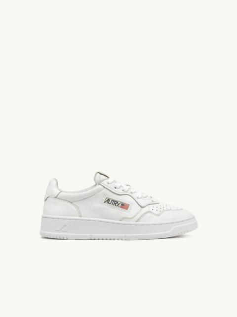 MEDALIST LOW SNEAKERS IN WHITE STONE WASHED LEATHER