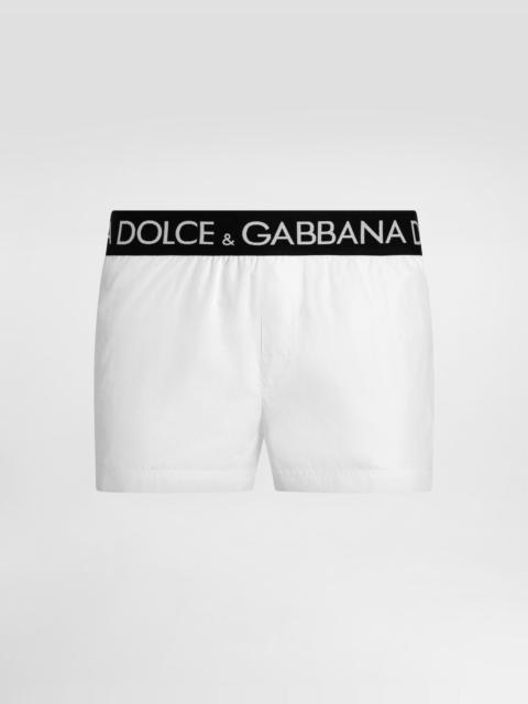 Short swim trunks with branded stretch waistband