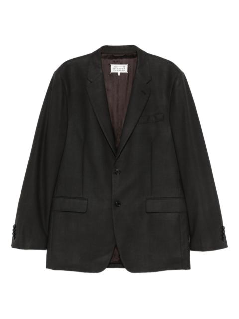 button-fasteninf blazer