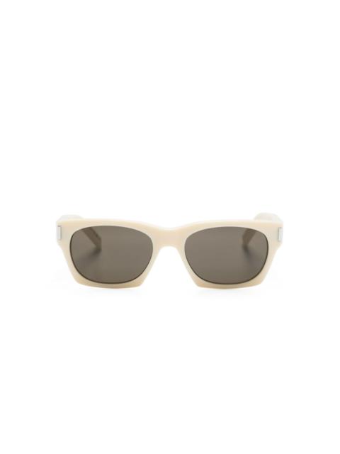 wayfarer-frame sunglasses