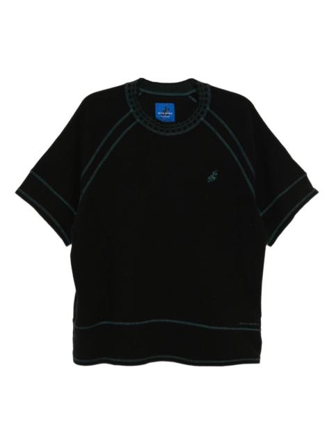 slogan-embroidered T-shirt