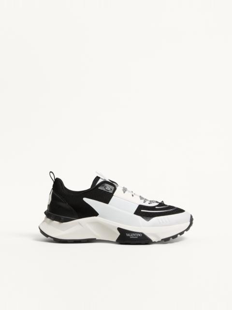 TRUE ACT LOW TOP SNEAKER IN MESH AND RUBBERIZED FABRIC