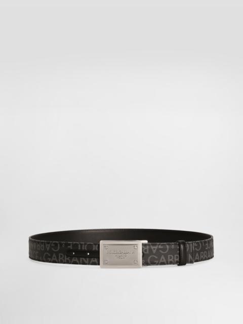 Coated jacquard belt with logo tag