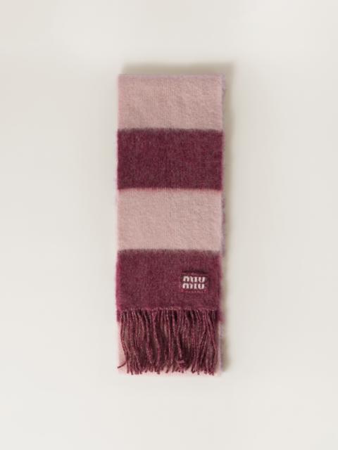 Wool scarf with fringes