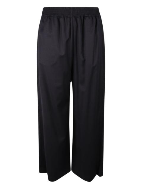 elastic-waist trousers