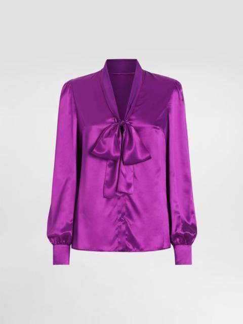Satin shirt with pussy-bow
