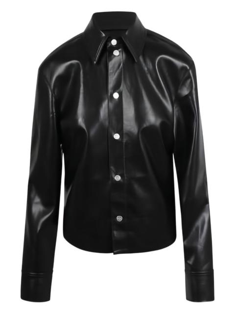 classic-collar buttoned shirt