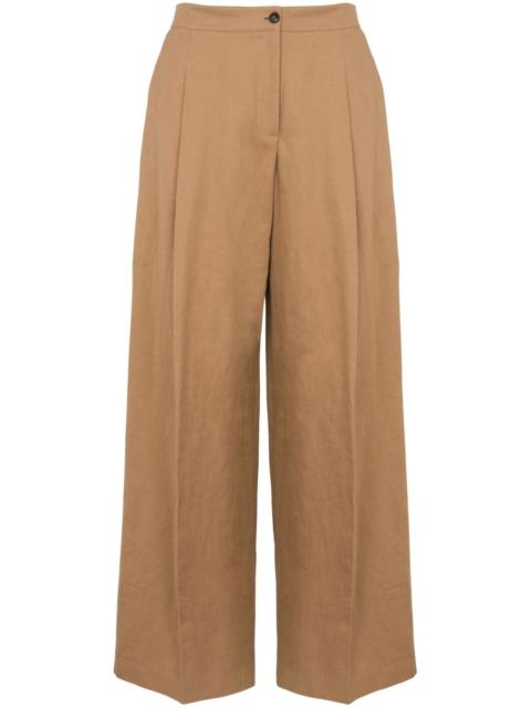 pleated trousers