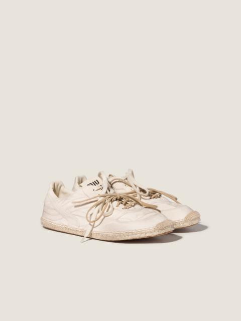 Gymnasium canvas sneakers