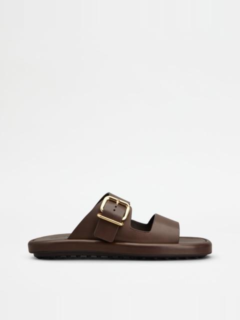 SANDALS IN LEATHER - BROWN