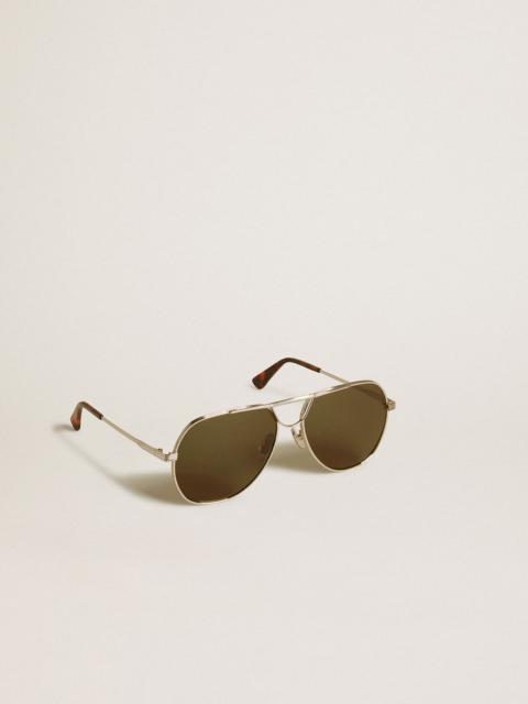 Aviator sunglasses with silver frame and green lenses