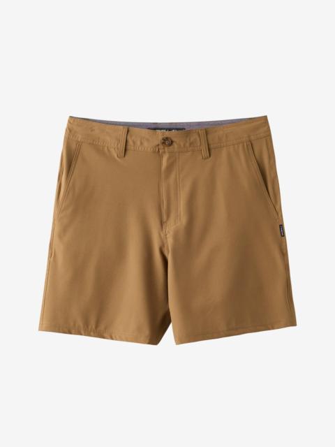 Reserve Solid 17" Hybrid Shorts