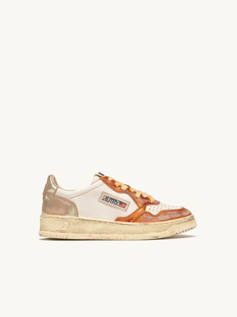 MEDALIST LOW SUPER VINTAGE SNEAKERS IN PLATINUM AND ORANGE LEATHER
