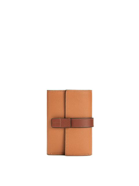 Small vertical wallet in soft grained calfskin