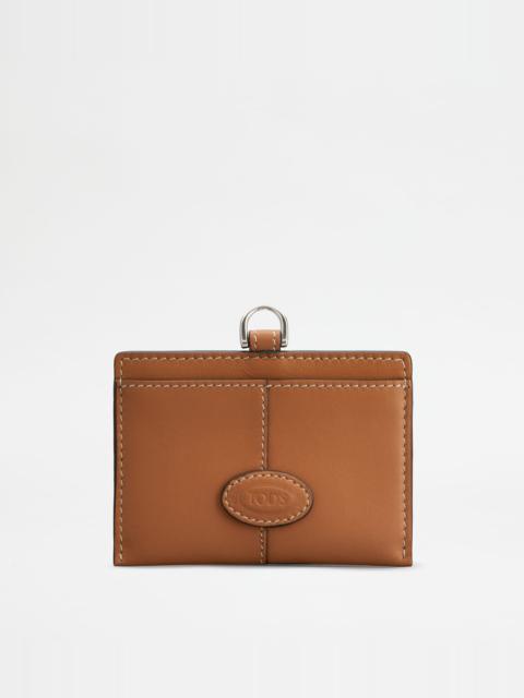BADGE HOLDER IN LEATHER - BROWN
