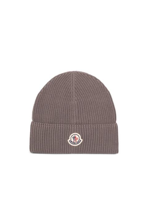ribbed logo-patch beanie hat