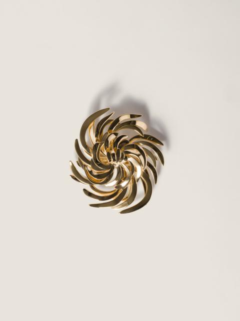 Metal brooch