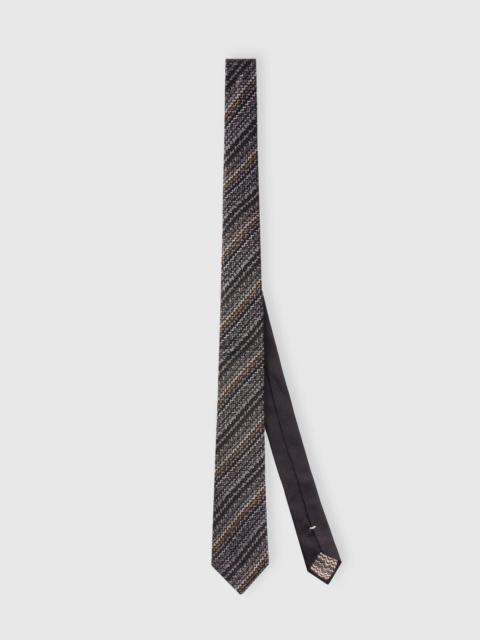 Silk tie with contrasting lining