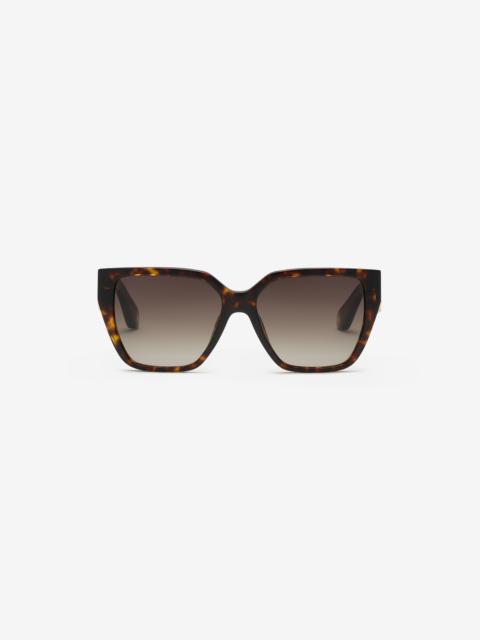 Sunglasses with wide and feminine front