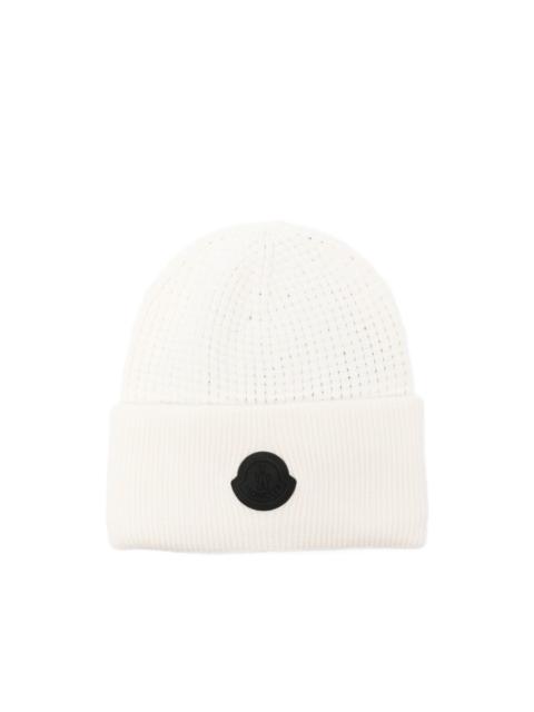 logo-patch waffle-knit beanie