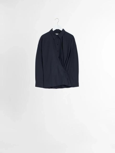 STRAIGHT COLLAR TWISTED SHIRT