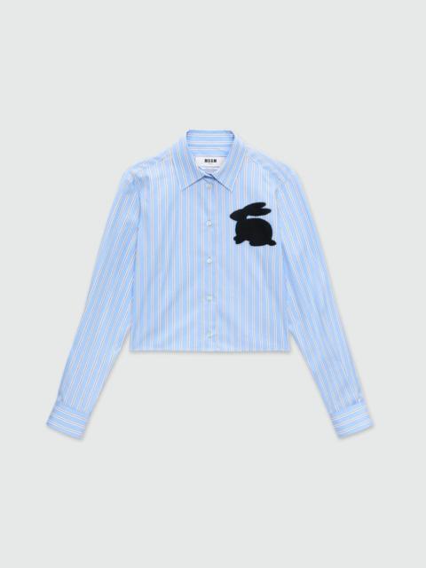 Light blue cropped poplin shirt with "Bunny" patch