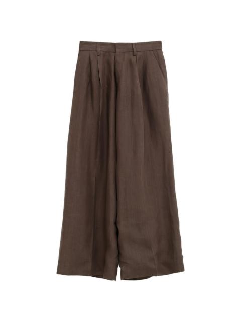 pleated trousers