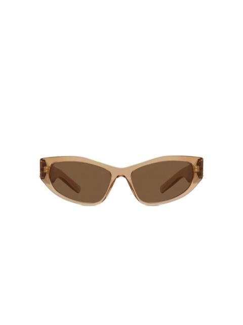 cat-eye frame sunglasses