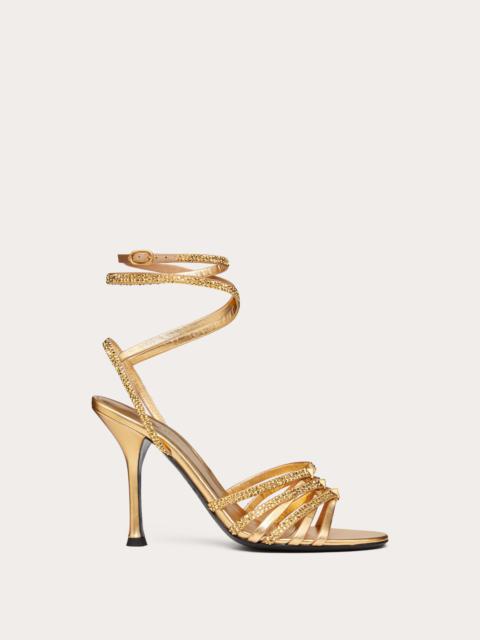 ROCKSTUD STRAPPY SANDAL IN METALLIC NAPPA LEATHER WITH CRYSTALS 100MM