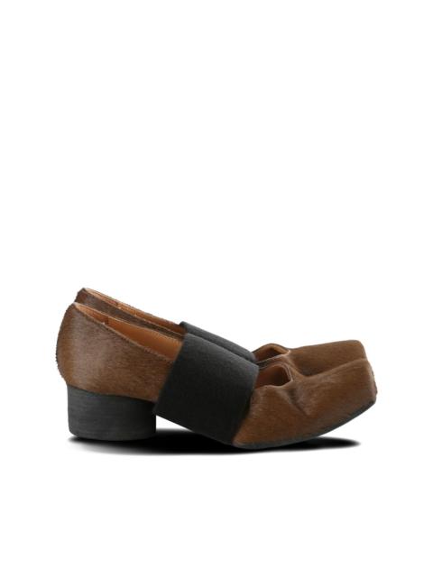 elasticated-strap pumps