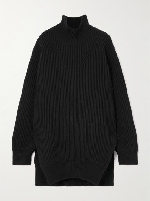 Oversized Ribbed Wool Turtleneck Sweater