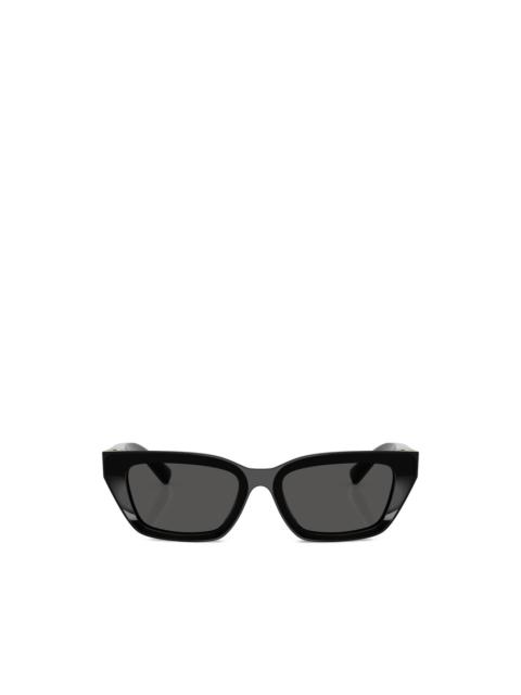 cat eye-frame sunglasses