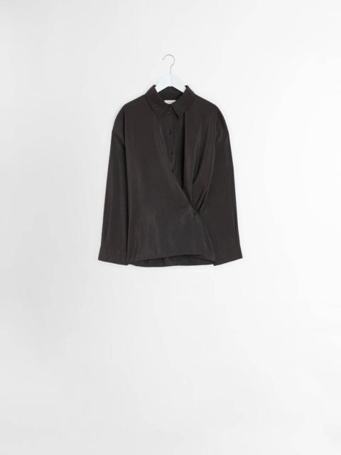 STRAIGHT COLLAR TWISTED SHIRT