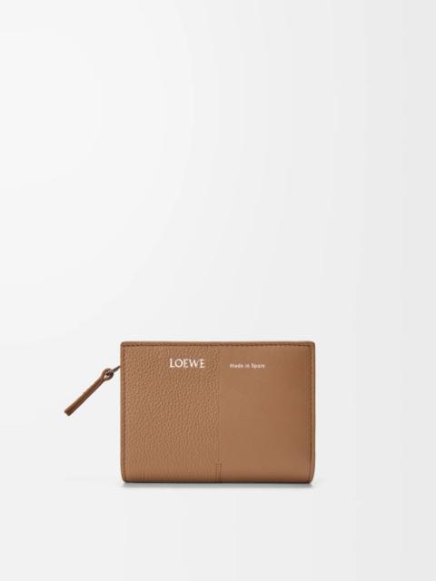 Duet compact wallet in smooth and grained calfskin