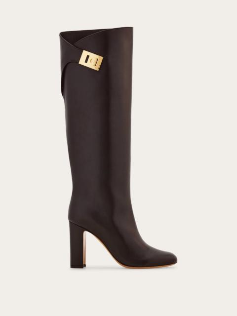 Knee high boot with Hug buckle detail